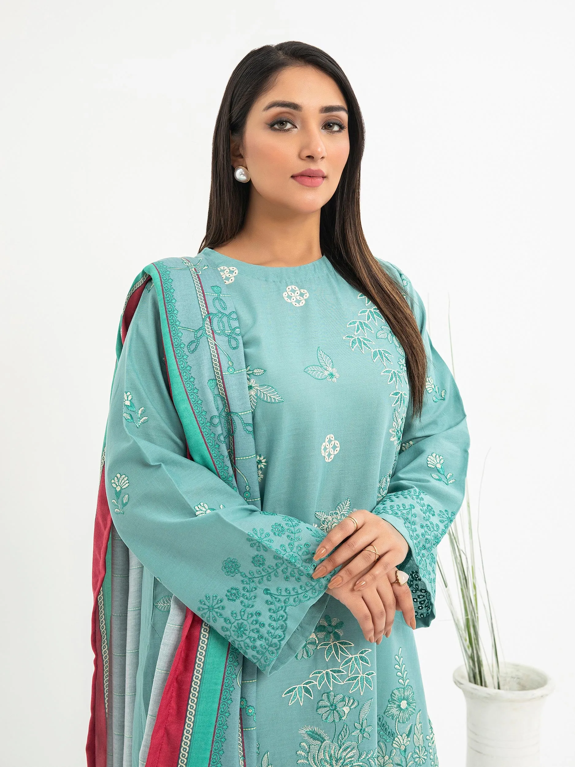 2 Piece Khaddar Suit-Embroidered (Pret)