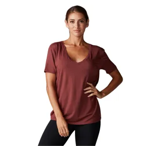 EVERYDAY V-NECK TEE