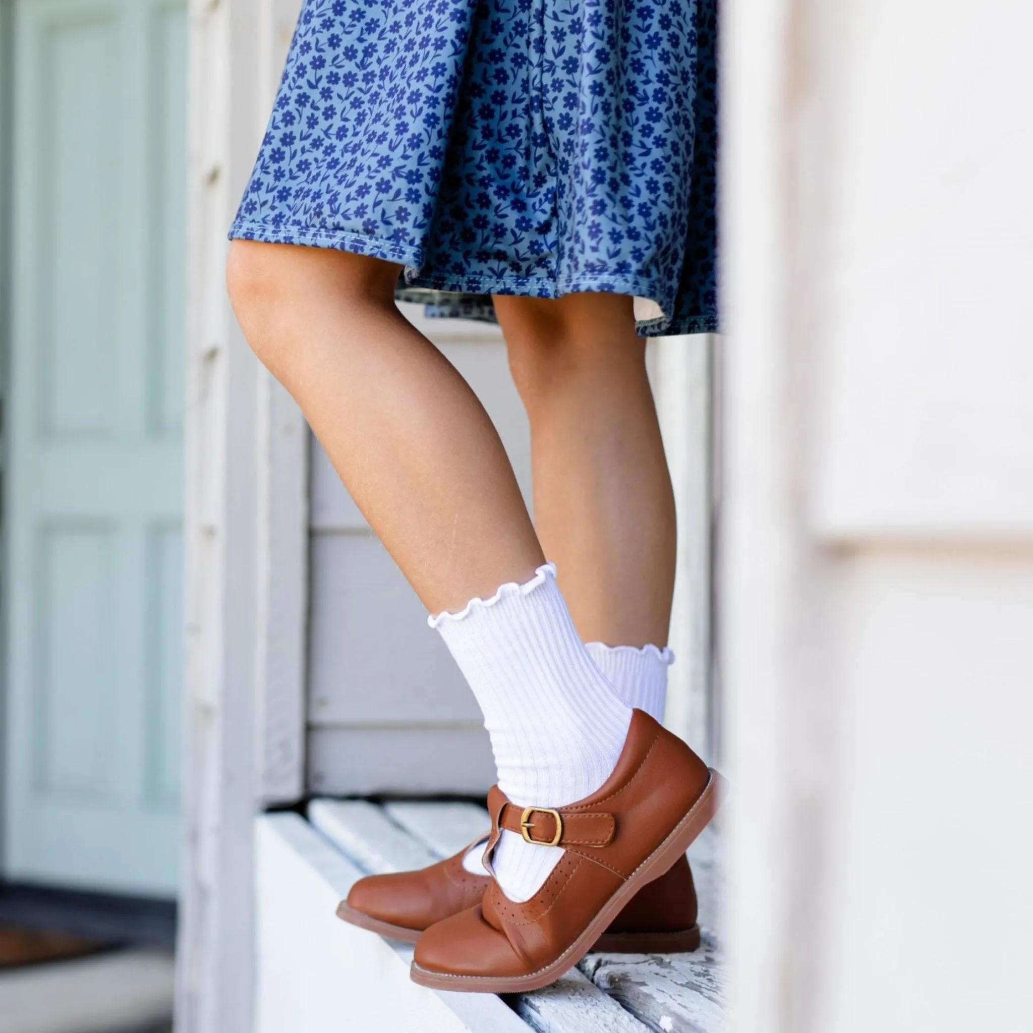 Ribbed Lettuce Trim Midi Socks - White